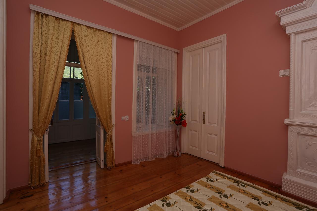 Ilham Mustafa Houses Sheki Luaran gambar